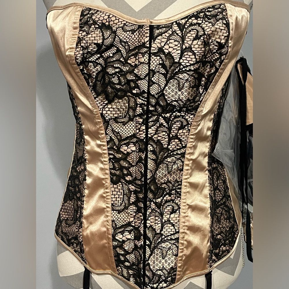 Corset Set - Picture 2 of 14